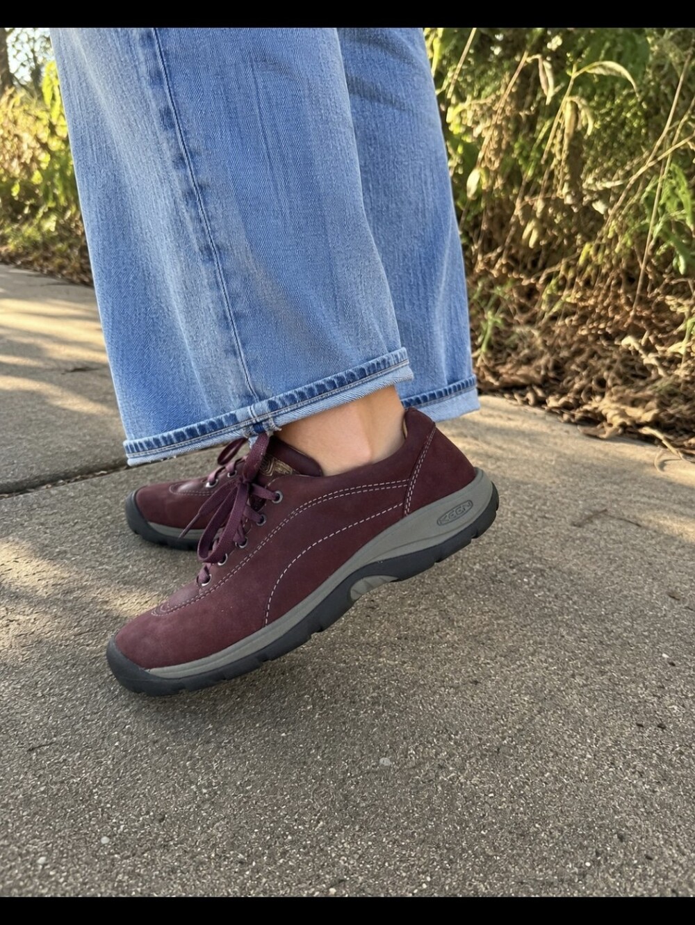 KEEN Women’s 9.5 Burgundy Leather Lace Up Walking Comfort Shoes